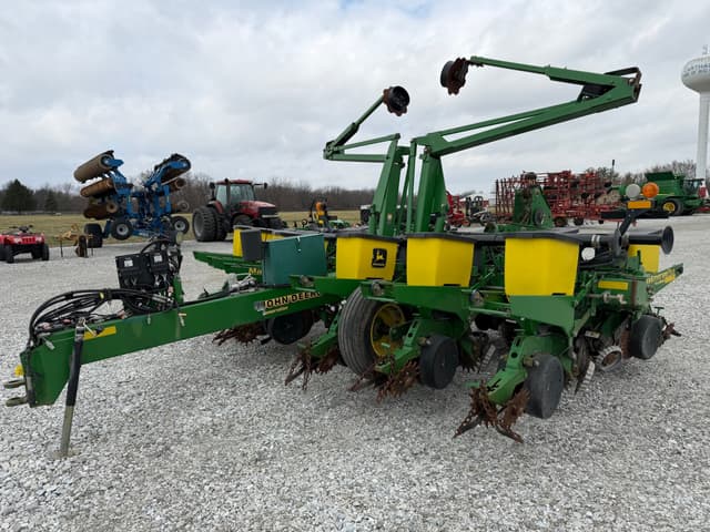 Image of John Deere 1760 equipment image 1