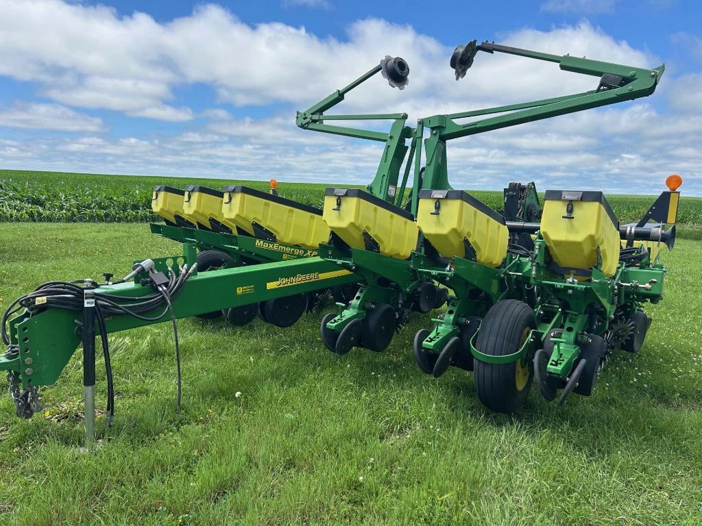 Image of John Deere 1760 Image 0