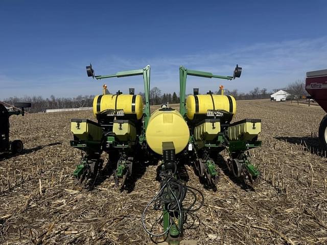 Image of John Deere 1760 equipment image 1