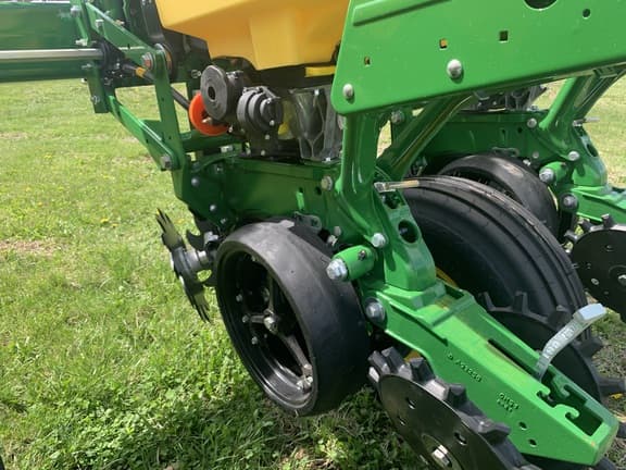Image of John Deere 1765 equipment image 4