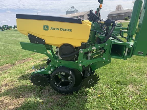 Image of John Deere 1765 equipment image 3