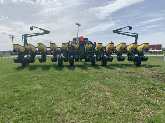 Image of John Deere 1765 equipment image 2