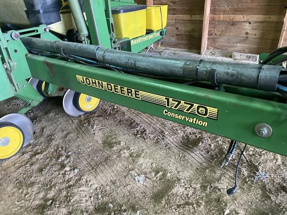 Image of John Deere 1770 equipment image 2