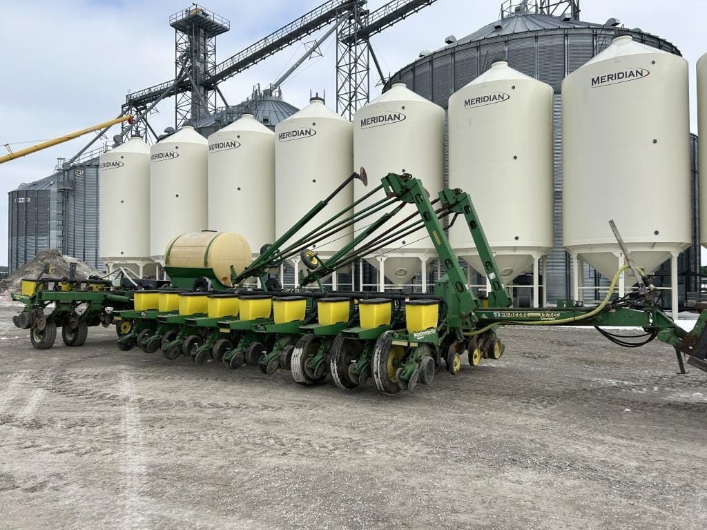 John Deere 1770 Equipment Image0