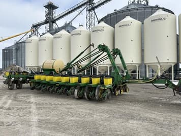Main image John Deere 1770