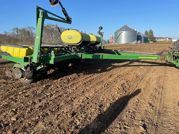 Main image John Deere 1770 0