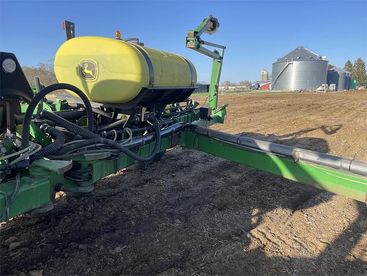 Main image John Deere 1770 6