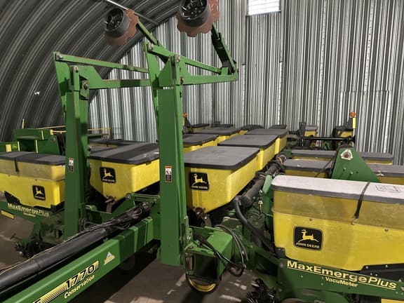 Image of John Deere 1770 equipment image 1