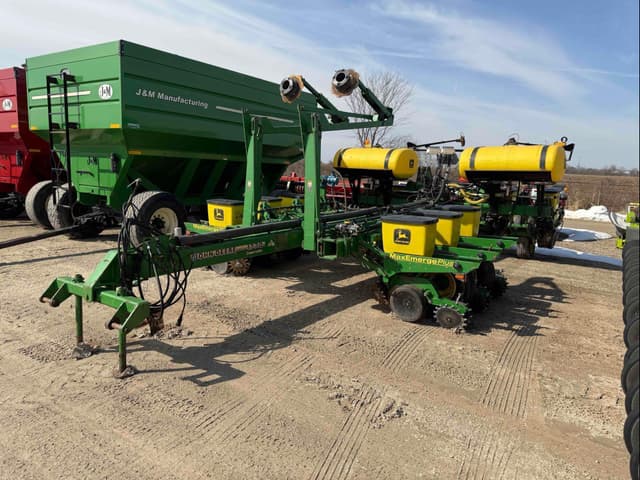 Image of John Deere 1770 equipment image 1