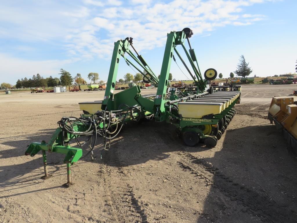 John Deere 1770 Equipment Image0