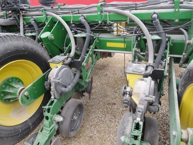 Image of John Deere 1770 equipment image 4