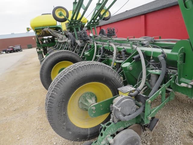 Image of John Deere 1770 equipment image 3