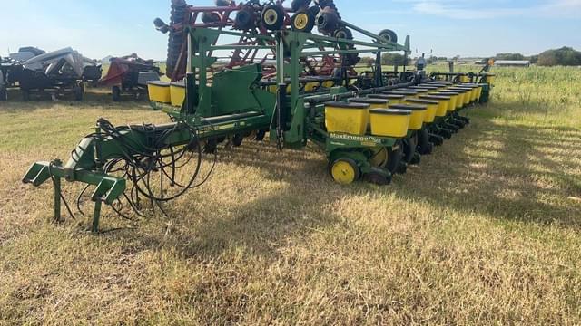 Image of John Deere 1770 equipment image 1