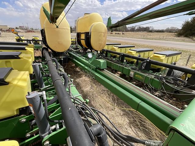 Image of John Deere 1770 equipment image 3