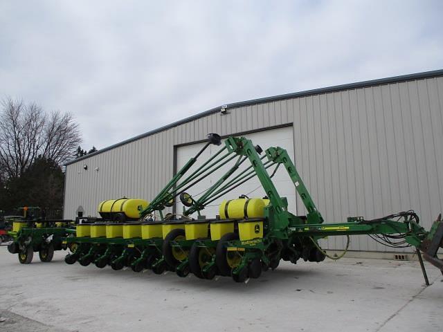 Image of John Deere 1770 equipment image 1