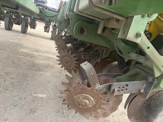 Image of John Deere 1770 equipment image 3