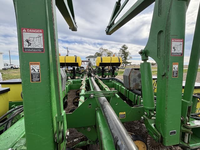 Image of John Deere 1770 equipment image 2