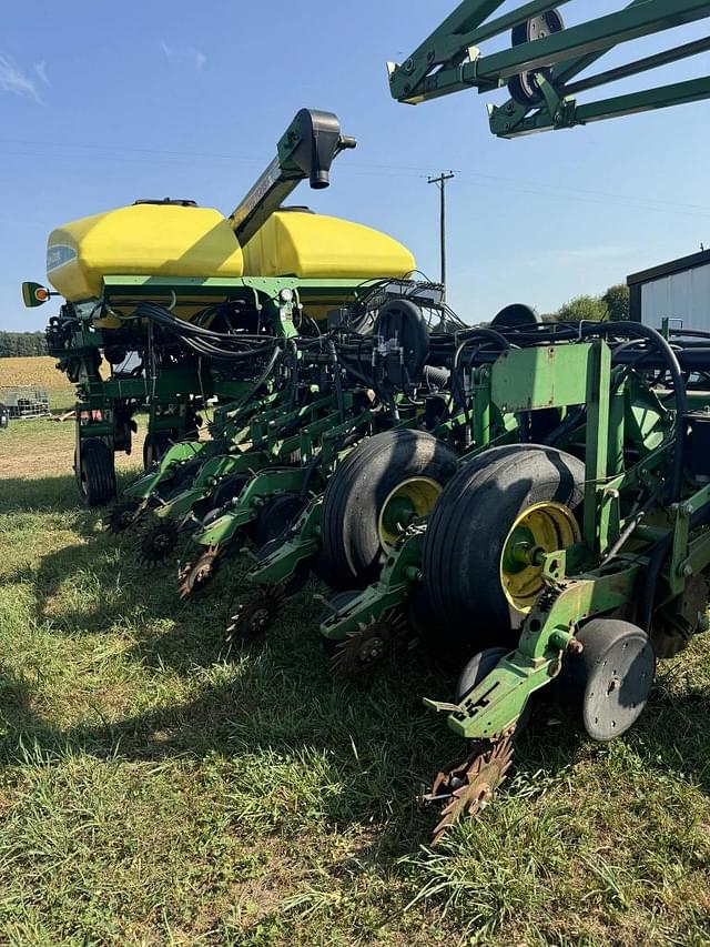 Image of John Deere 1770 equipment image 3