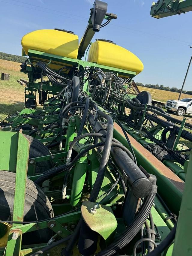 Image of John Deere 1770 equipment image 4