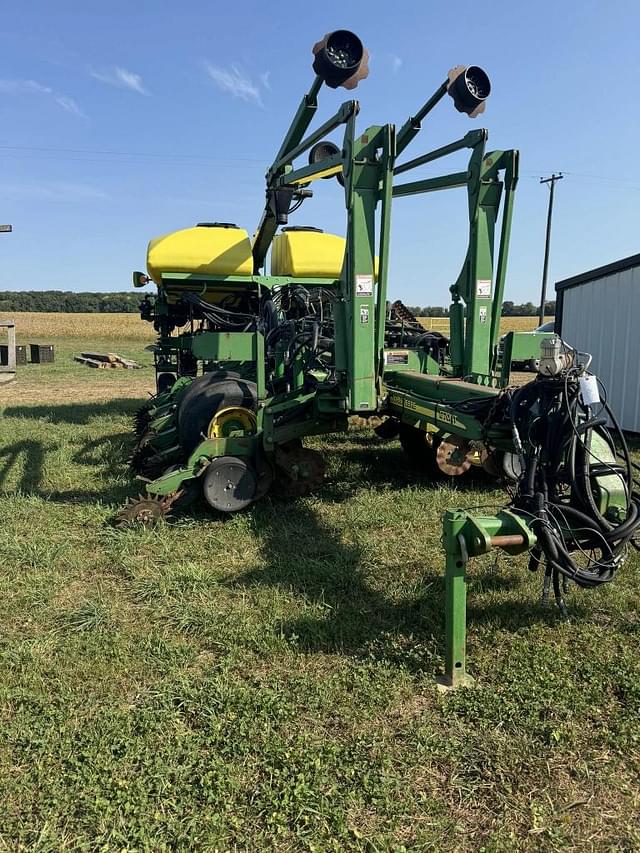 Image of John Deere 1770 equipment image 1