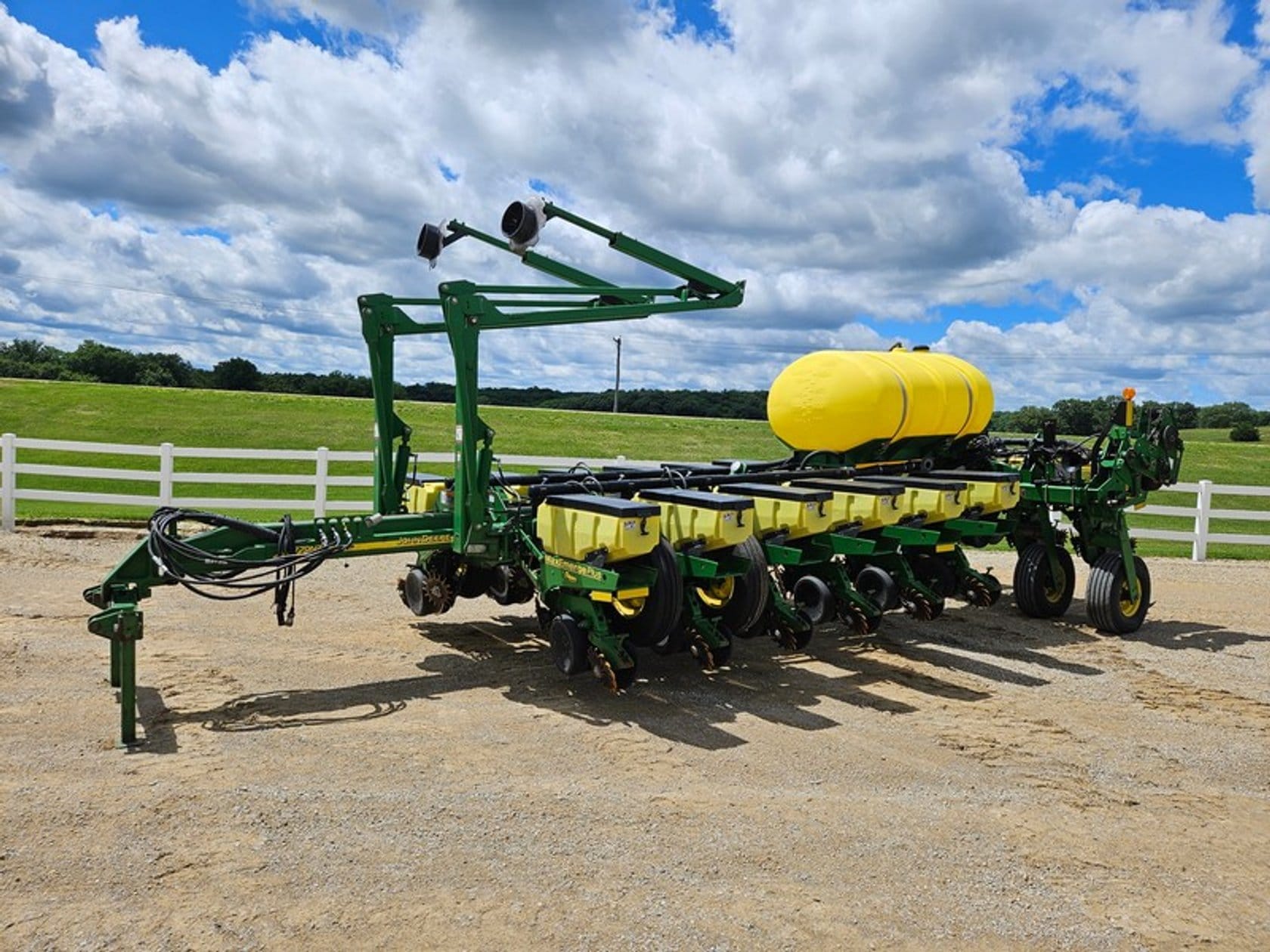 John Deere 1770 Equipment Image0