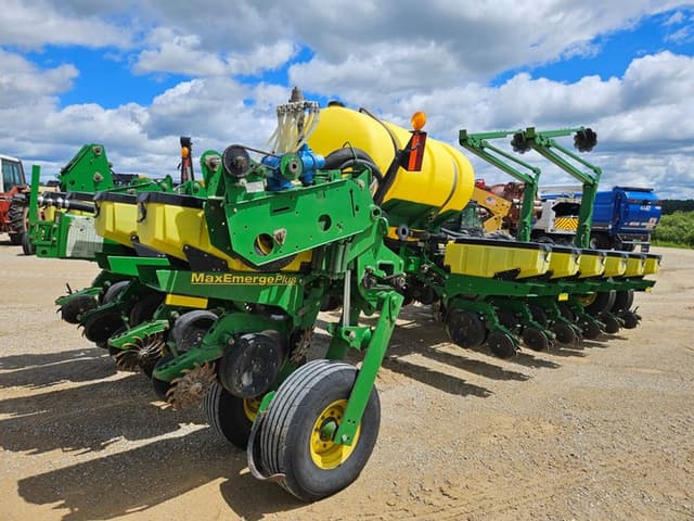 Image of John Deere 1770 equipment image 4