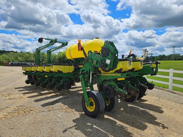 Image of John Deere 1770 equipment image 2