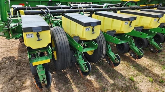Image of John Deere 1770 equipment image 4