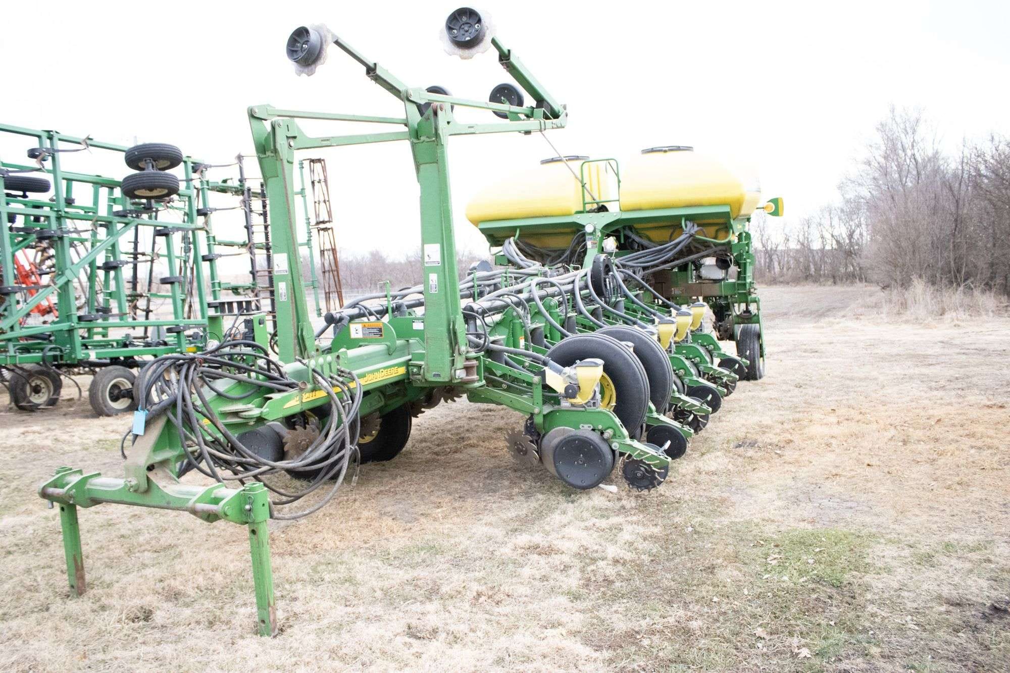 John Deere 1770 Equipment Image0