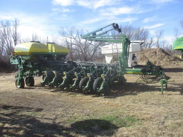 Image of John Deere 1770 equipment image 2