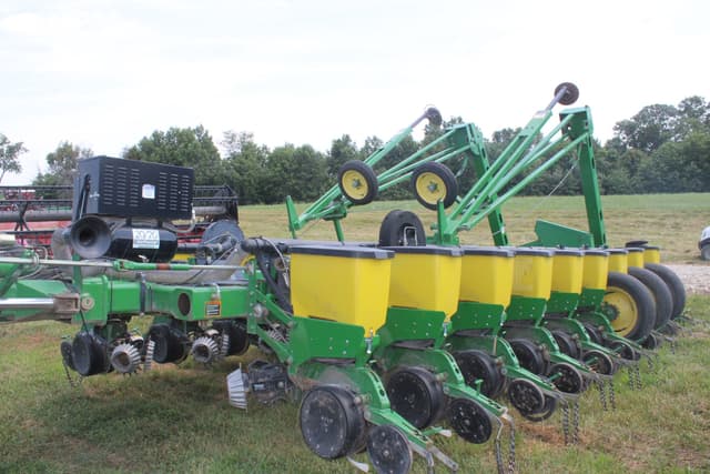 Image of John Deere 1770 equipment image 4