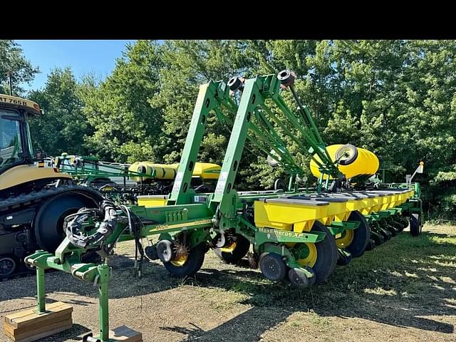 Image of John Deere 1770 equipment image 1