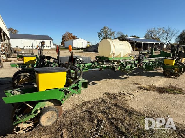 Image of John Deere 1770 equipment image 2