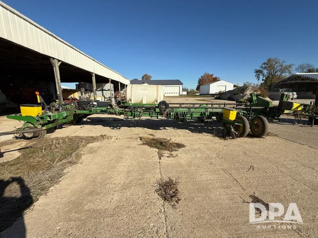 Image of John Deere 1770 equipment image 1