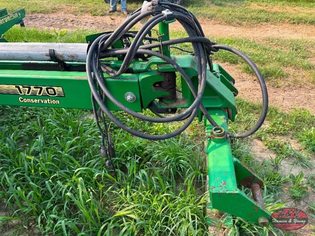 Image of John Deere 1770 equipment image 2