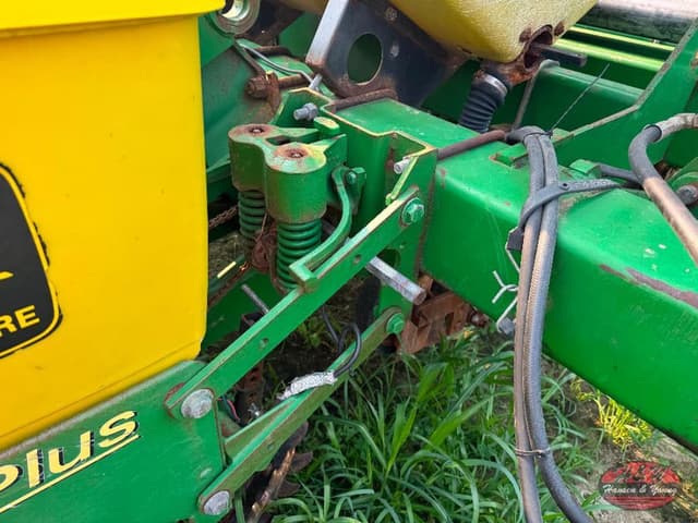 Image of John Deere 1770 equipment image 4