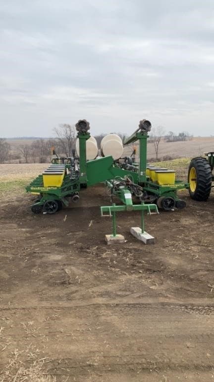 Image of John Deere 1770 equipment image 1