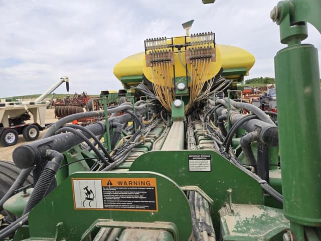 Image of John Deere 1770 equipment image 4