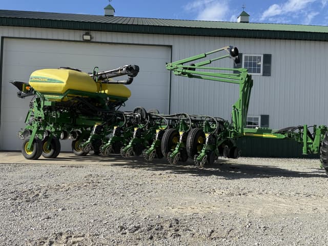Image of John Deere 1770 equipment image 4