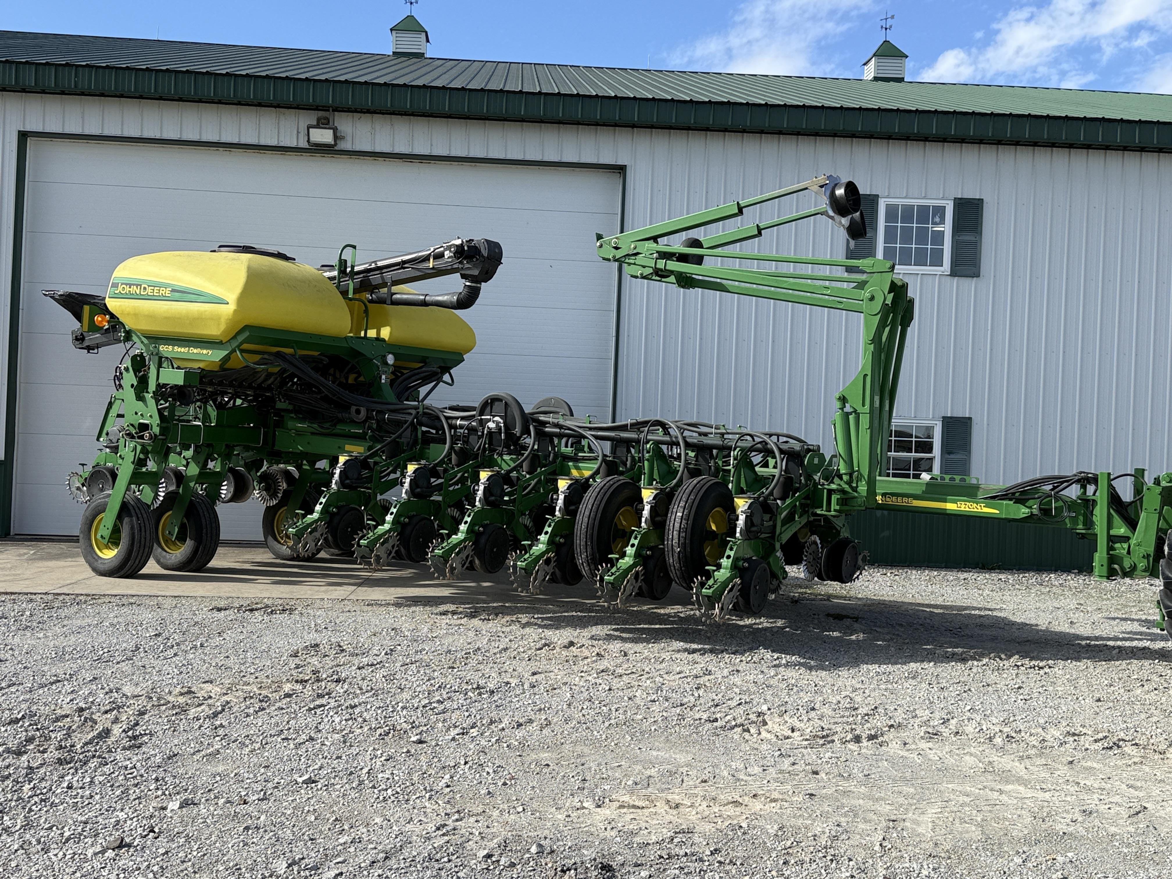 John Deere 1770 Equipment Image0