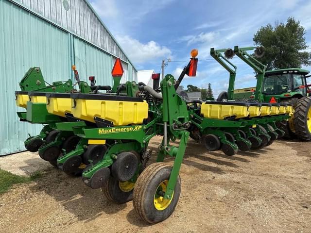 Image of John Deere 1770 equipment image 1