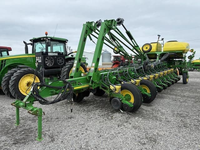 Image of John Deere 1770 equipment image 3