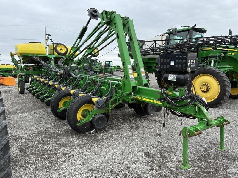 John Deere 1770 Equipment Image0