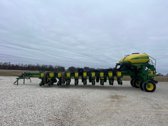 Image of John Deere 1770 equipment image 3