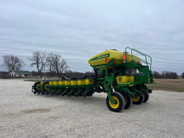 Image of John Deere 1770 equipment image 4