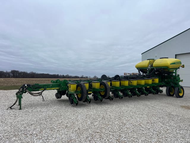 Image of John Deere 1770 equipment image 2