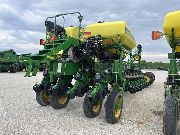 Image of John Deere 1770 equipment image 3