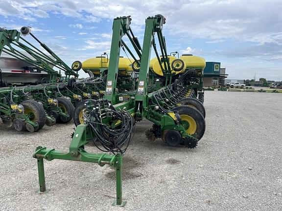 Image of John Deere 1770 equipment image 1