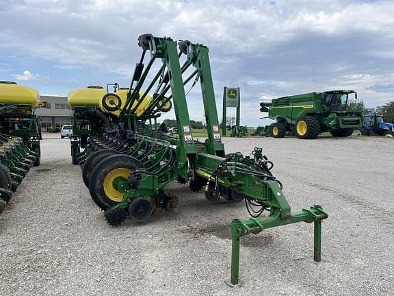 Image of John Deere 1770 equipment image 2