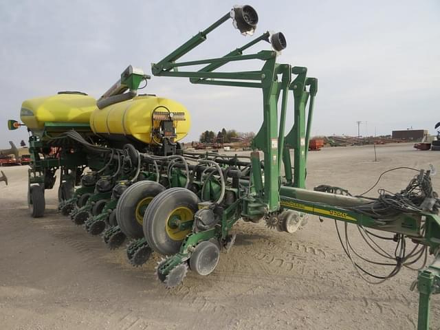 Image of John Deere 1770 equipment image 2